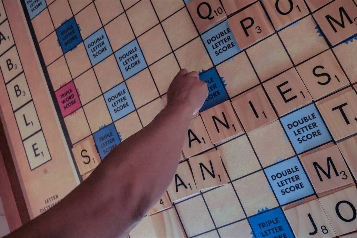 Giant scrabble game