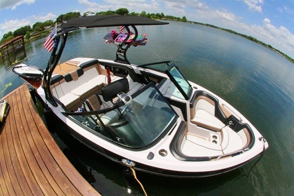 21 foot Air Nautique available for rent without captain