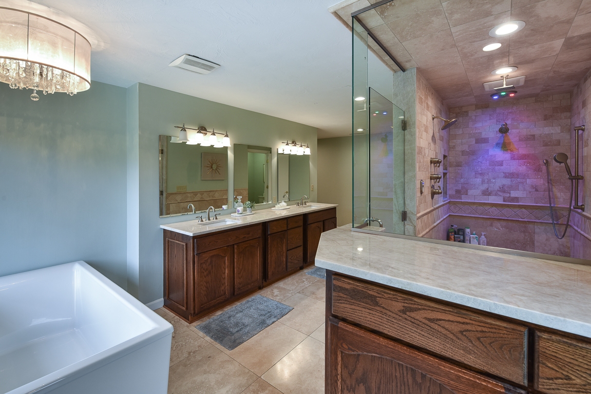 Master bathroom with STEAM ROOM!