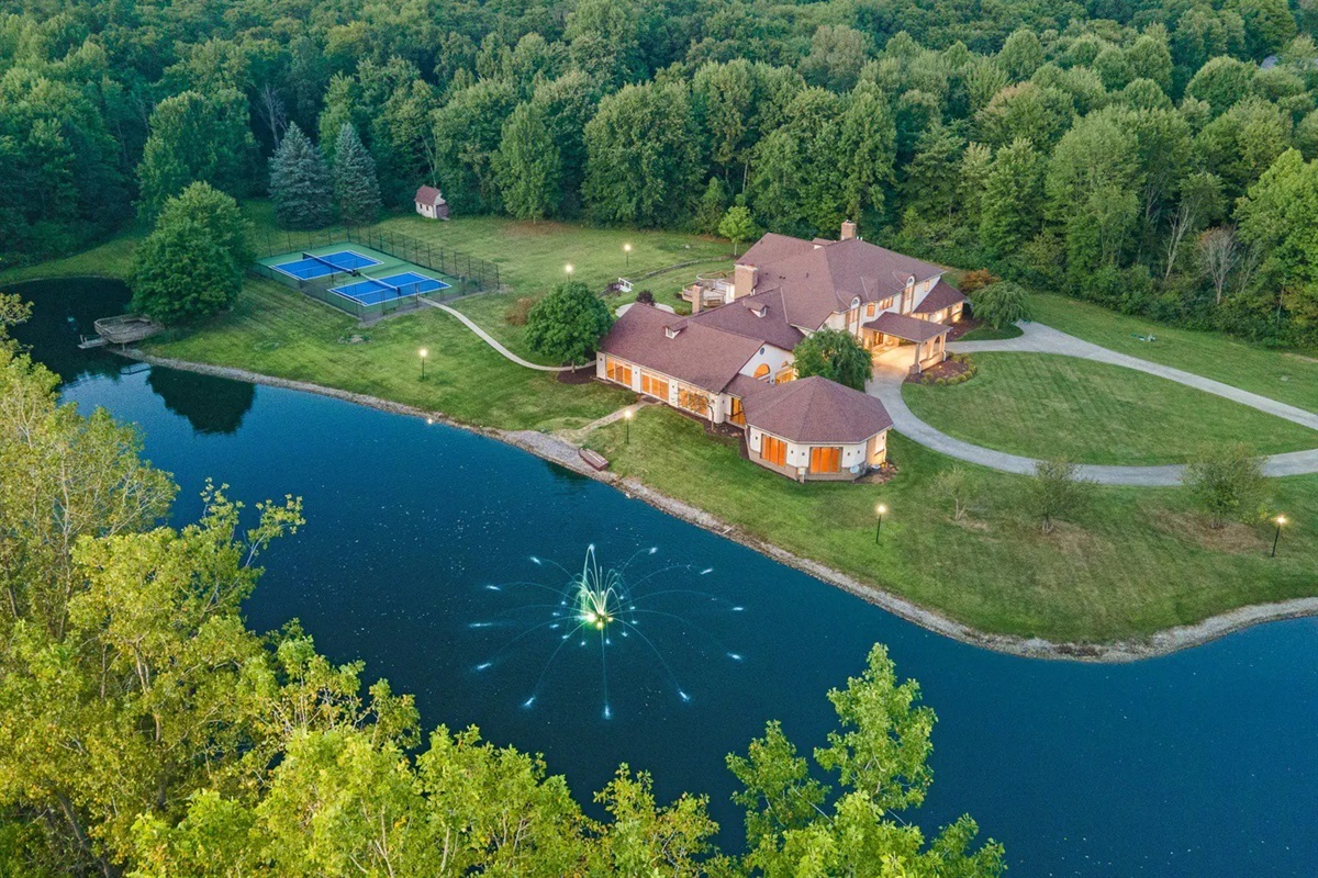 "Our group had the best time at the Medina Mansion! We were there for a bachelorette party and the pond was perfect for just hanging out and relaxing!" &mdash; Luisa, June 2024