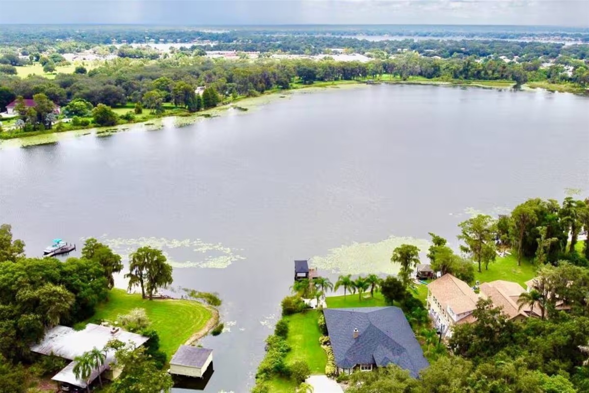 Canal connects directly to Lake Jessamine.