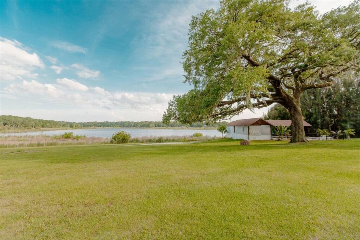 "Beautiful lake side large house with a huge and very nice backyard, great place for large group gathering."- Fred, October 2023