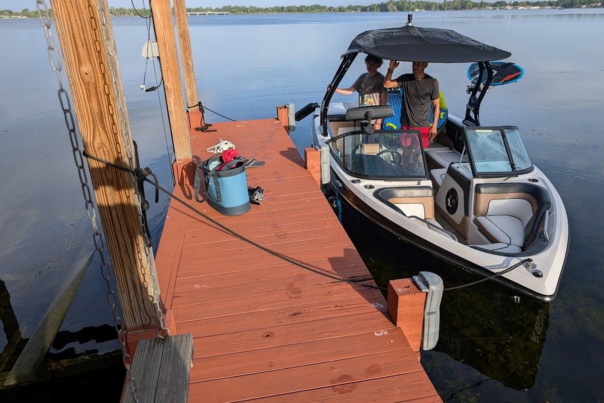 21 foot Air Nautique available for rent without captain