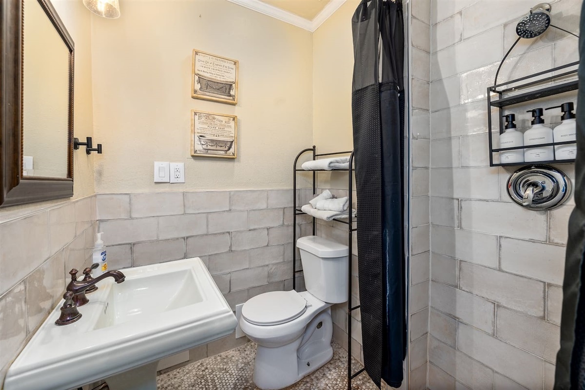 Spacious en-suite bathroom exclusively for The Speakeasy suite.