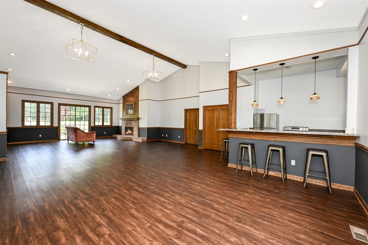 The spacious reception room: Perfect for kids or events!