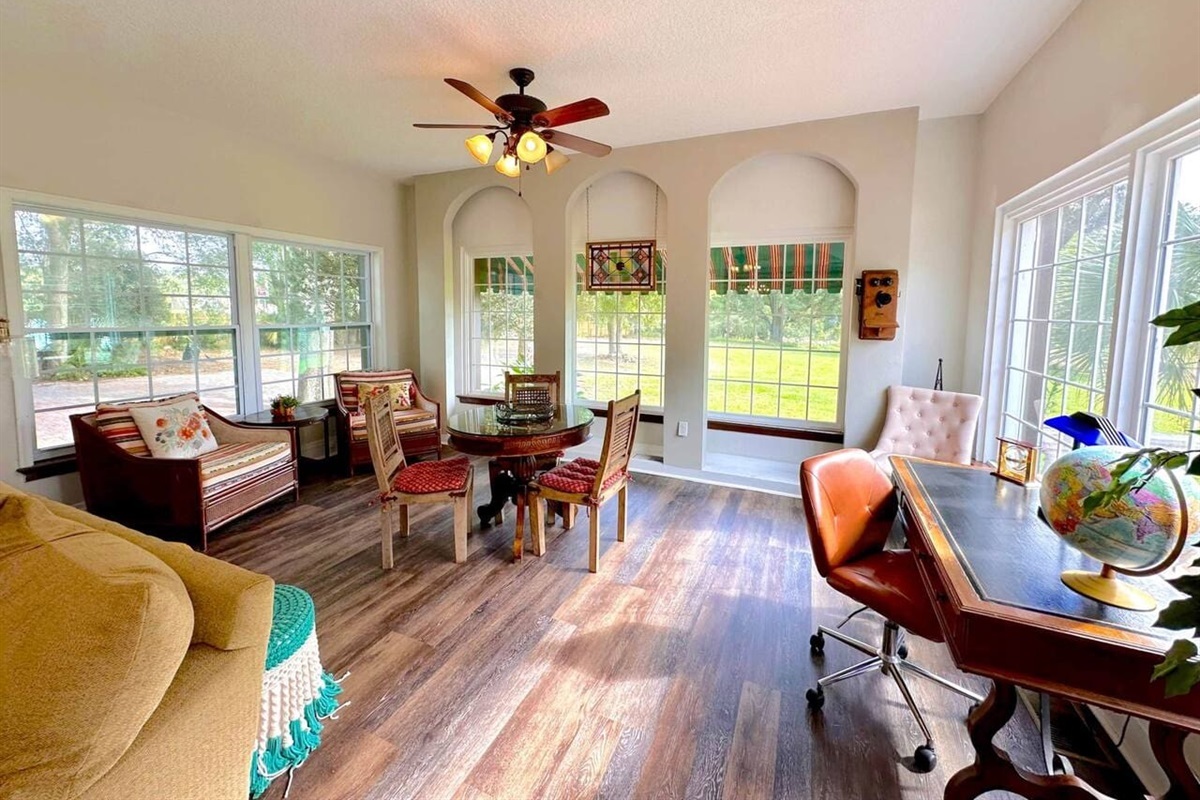 Unwind in this bright sitting room with garden views, ideal for quiet mornings and relaxed evenings.
