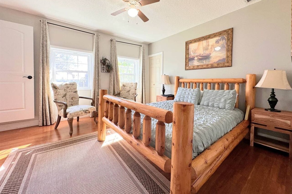 The 40s Room features a private en-suite bathroom with beautiful lake views.