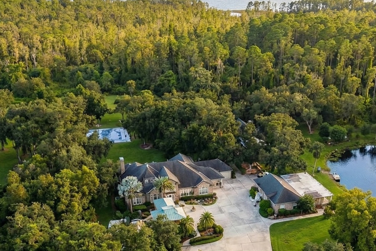 Complete privacy on 54 acres