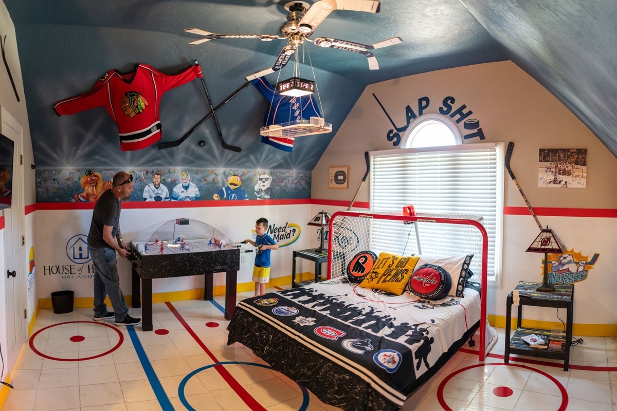 Hockey lovers will feel right at home in this fun-themed room!