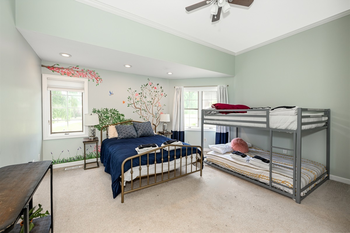 Downstairs guest room w/ queen.