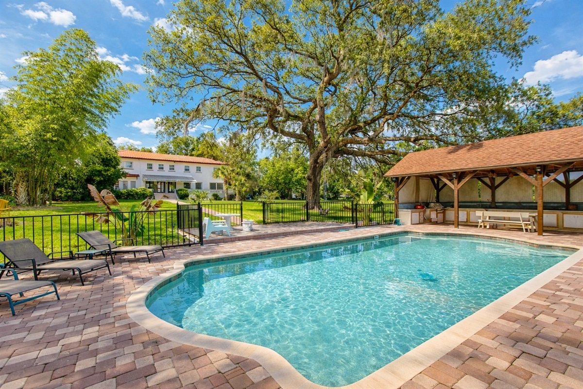 "Th&eacute; pool is amazing, big, relaxing, private and beautiful lake view."- Cynthia, March 2024