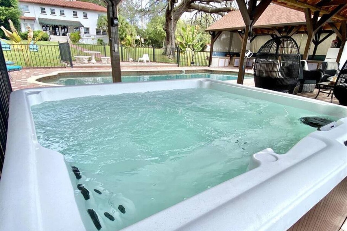 Soak in the private hot tub by the pool, ideal for relaxing evenings and peaceful lakefront stays.