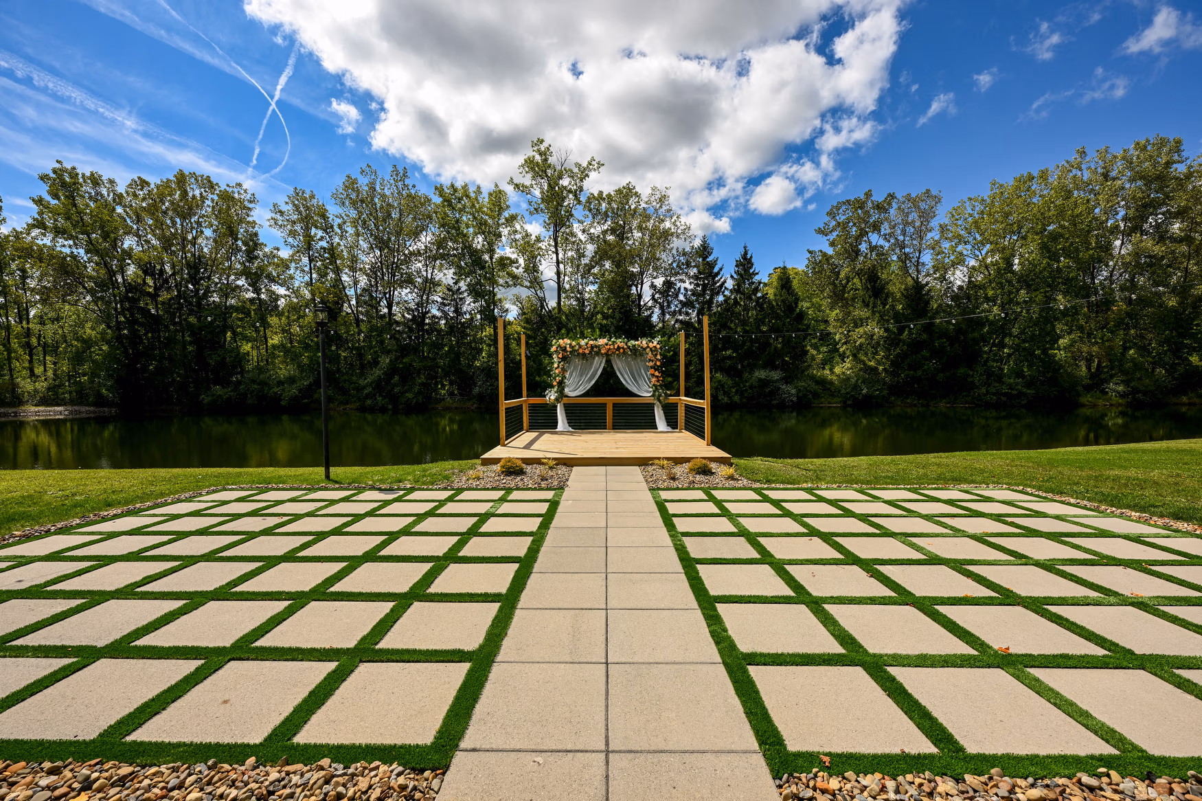 Medina Mansion grounds and pond in Ohio