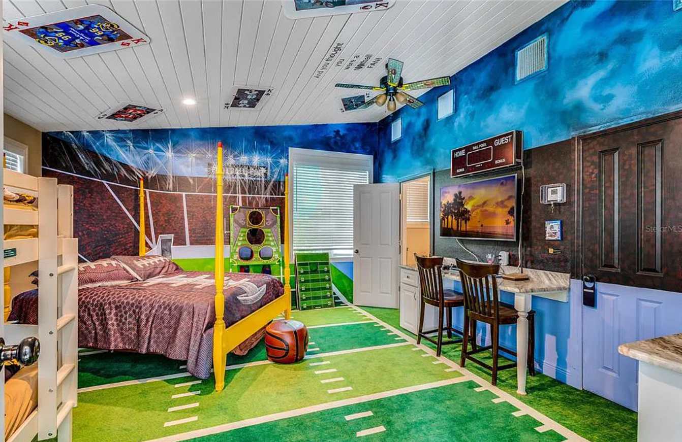 Fantasy Football Bedroom at Lake Louisa Chateau — Orlando vacation rental